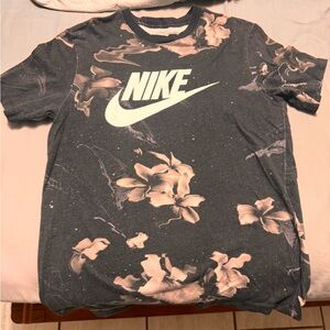Nike Tee in Black and Gray